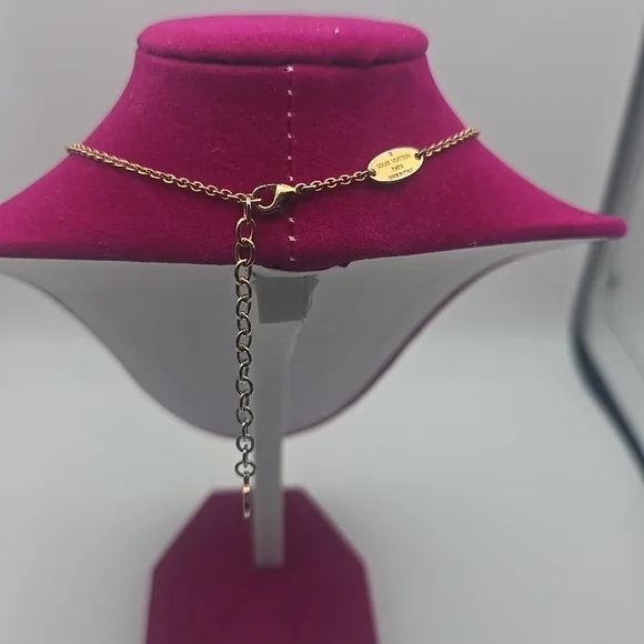 Louis Vuitton Essentiel V Gold Tone Pink Rhinestone Necklace (VERY GOOD)COA✨️💖✨ - Picture 6 of 11